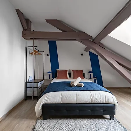 Les Stins - Climatises - Centre Apartment *