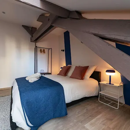 Les Stins - Climatises - Centre Apartment *